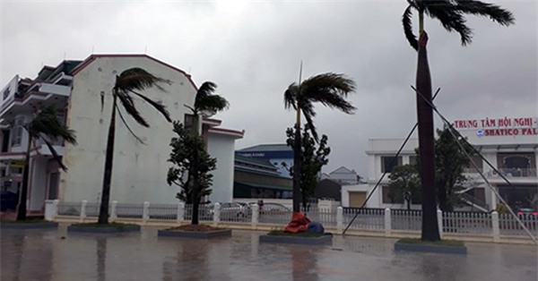 dien bien bao so 10: nghe an nuoc bien dang cao bat thuong, dan lo nha cua bi cuon troi - 7