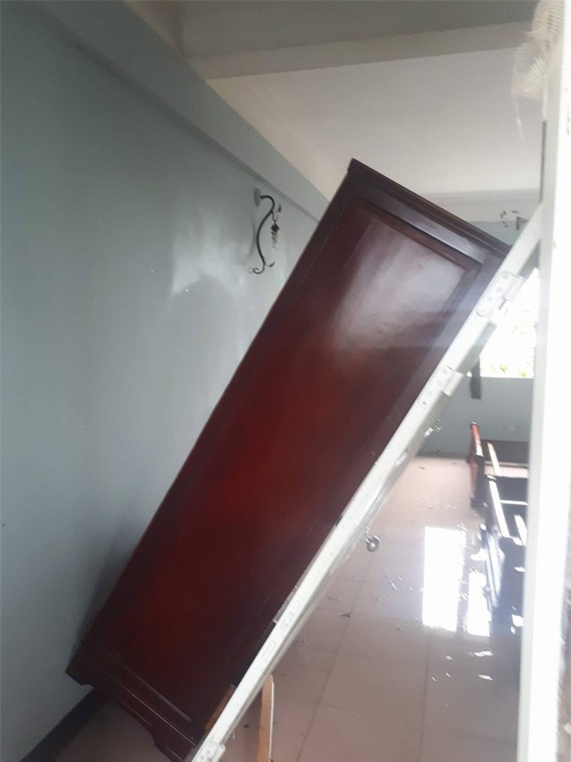 Khách sạn Sông La là công trình khá kiên cố nhưng cũng bị ảnh hưởng nặng nề.