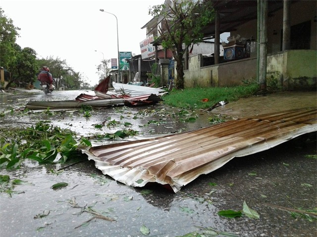 Một số địa phương nằm sâu trong đất liền đã lặng gió nhưng mưa nặng hạt hơn (Ảnh: Đăng Đức)
