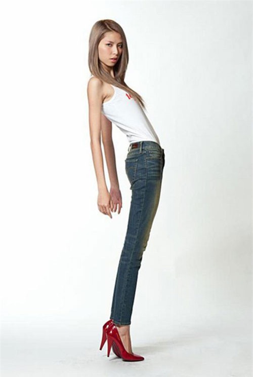 Nhiều mỹ nhân Việt sở hữu đôi chân tong teo gây ám ảnh không thua kém Cao Ngân-7