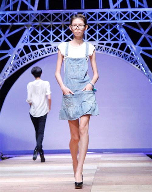 Nhiều mỹ nhân Việt sở hữu đôi chân tong teo gây ám ảnh không thua kém Cao Ngân-8