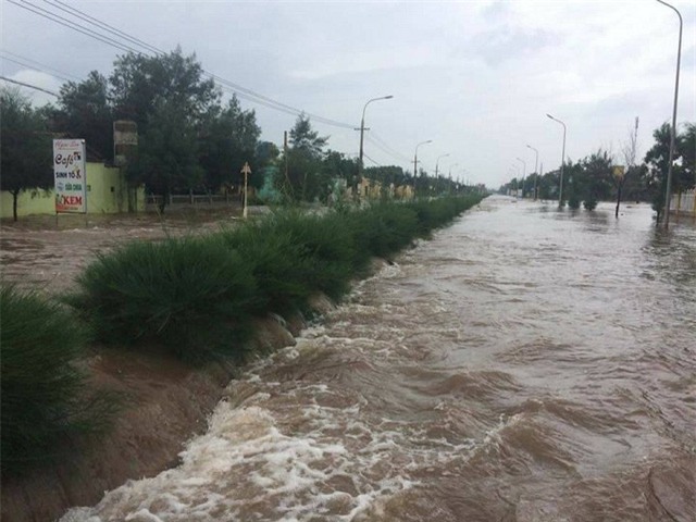 Bão số 10 quét qua, nhiều tỉnh thành ở Việt Nam thất thủ-10