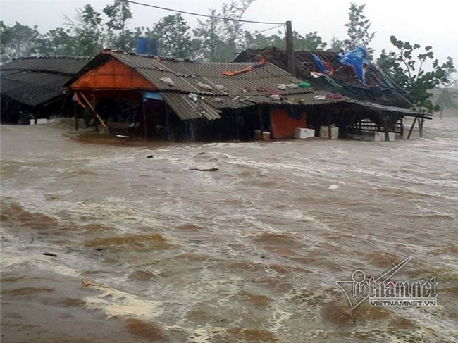 Bão số 10 quét qua, nhiều tỉnh thành ở Việt Nam thất thủ-4