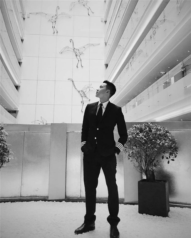 Cơ trưởng đẹp trai nhất Việt Nam khoe giọng hát cực ngọt khiến hội chị em đứng hình-8