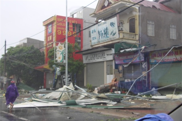 Cơn bão số 10 đã khiến hơn 62 nghìn ngôi nhà bị đổ, tốc mái