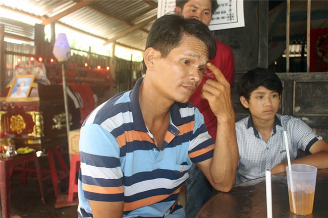 vu thi the nu sinh lop 6 bi vui trong lum say: me khoc ngat goi ten con - 2