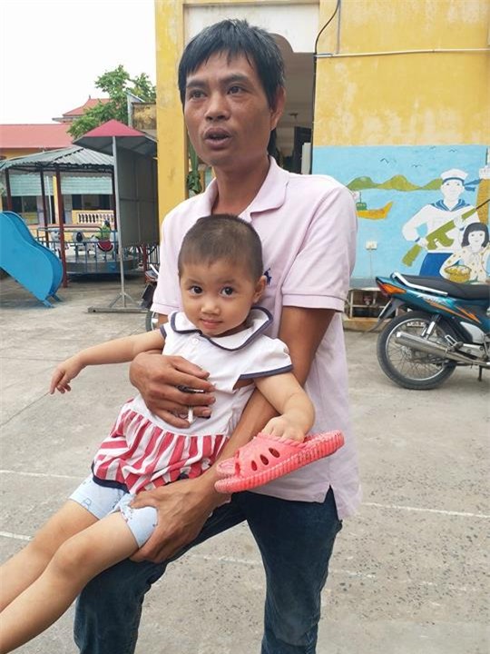 Vụ 31 trẻ mầm non nghi ngộ độc: Lo sợ thực phẩm không đảm bảo phụ huynh đón con về ăn trưa - Ảnh 3.