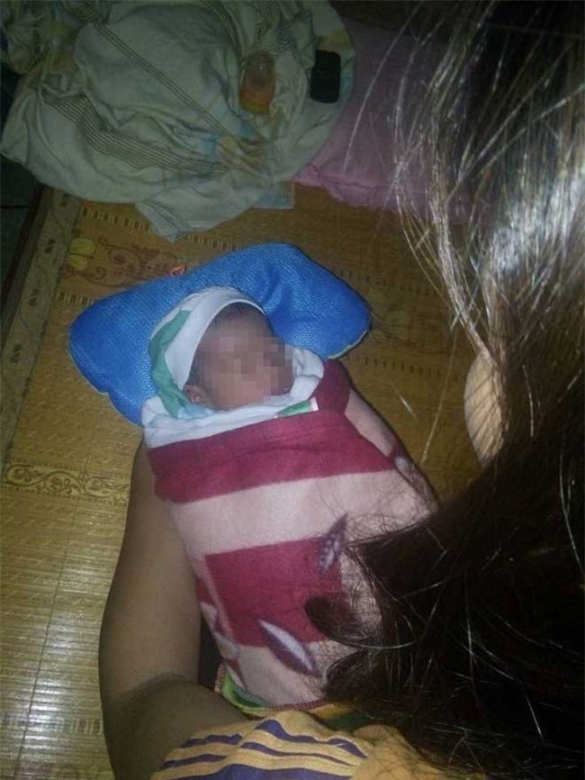 Trong bão số 10, phát hiện bé sơ sinh bị bỏ rơi trên đường - 1