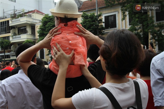 Dàn trai xinh gái đẹp ngoại quốc và những màn biểu diễn nghệ thuật