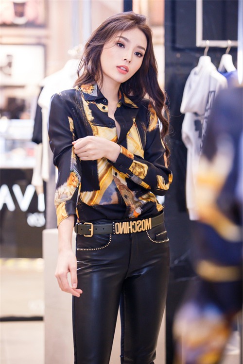 Hoa hậu Kỳ Duyên phủ đầy hàng hiệu thử đồ dự show Moschino tại Milan Fashion Week - Ảnh 5.