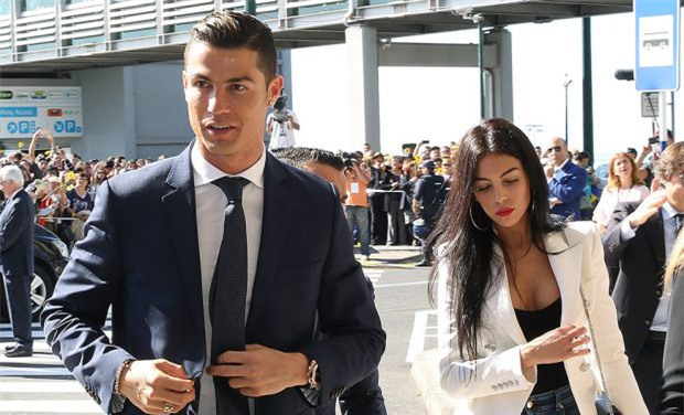 Người yêu Ronaldo có chị gái xinh chẳng kém siêu mẫu - Ảnh 3.