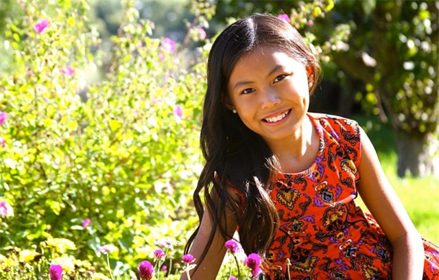 Nhận nuôi đứa bé bị vứt bỏ ở nhà ga, bố mẹ không ngờ con có khả năng đặc biệt mỗi khi đồng hồ reng-9