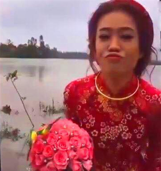 bat chap mua bao, chu re coi giay, cong co dau loi nuoc o hai phong duoc "like" ram ram - 1