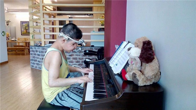 diễn viên Quốc Tuấn, Con trai diễn viên Quốc Tuấn, sao việt, diễn viên Quốc Tuấn chữa bệnh cho con