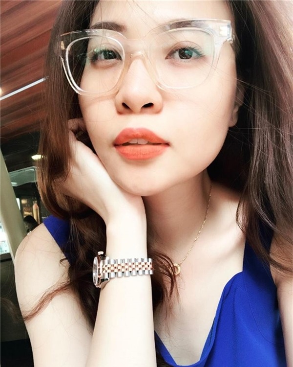 Đàm Thu Trang, sinh năm 1989, quê gốc tại Lạng Sơn. Cô tốt nghiệp khoa thanh nhạc trường ĐH Văn hóa Nghệ thuật Quân đội, Hà Nội và từng tham gia khá nhiều cuộc thi về sắc đẹp, người mẫu. - Tin sao Viet - Tin tuc sao Viet - Scandal sao Viet - Tin tuc cua Sao - Tin cua Sao