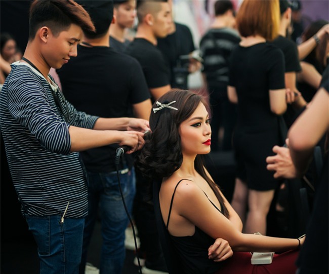 pham huong, minh tu, mau thuy dep bat phan thang bai khien fan ha noi "te liet toan tap" - 14