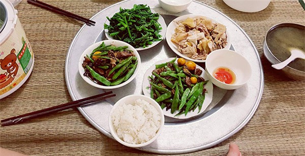 ve thoi com chung, co sinh vien khoe mam com "chong tuong lai" nau, chi em khen nuc no - 4