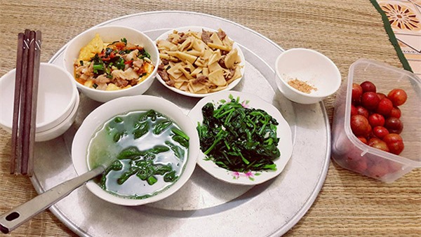 ve thoi com chung, co sinh vien khoe mam com "chong tuong lai" nau, chi em khen nuc no - 5