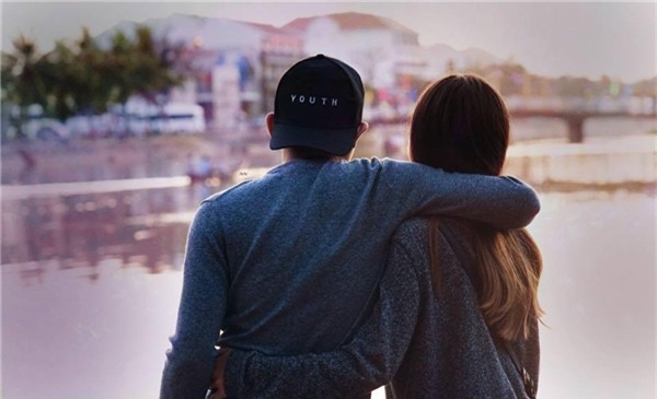 Là một người khá hiền lành và kín tiếng trước mọi ồn ào nhưng khi công khai yêu Bảo Ngọc, Hoài Lâm khẳng định anh sẵn sàng đứng ra bảo vệ bạn gái nếu bị dư luận công kích. - Tin sao Viet - Tin tuc sao Viet - Scandal sao Viet - Tin tuc cua Sao - Tin cua Sao