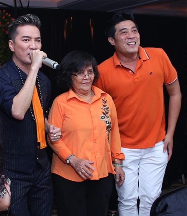 Bức hình hiếm hoi của Đàm Vĩnh Hưng và mẹ. - Tin sao Viet - Tin tuc sao Viet - Scandal sao Viet - Tin tuc cua Sao - Tin cua Sao