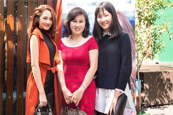 Nhiều năm nay, Bảo Anh sống cùng mẹ và em gái. Được biết, bố của Bảo Anh&nbsp;cũng đã có gia đình riêng và vẫn thường xuyên giữ liên lạc&nbsp;với mẹ con cô. - Tin sao Viet - Tin tuc sao Viet - Scandal sao Viet - Tin tuc cua Sao - Tin cua Sao