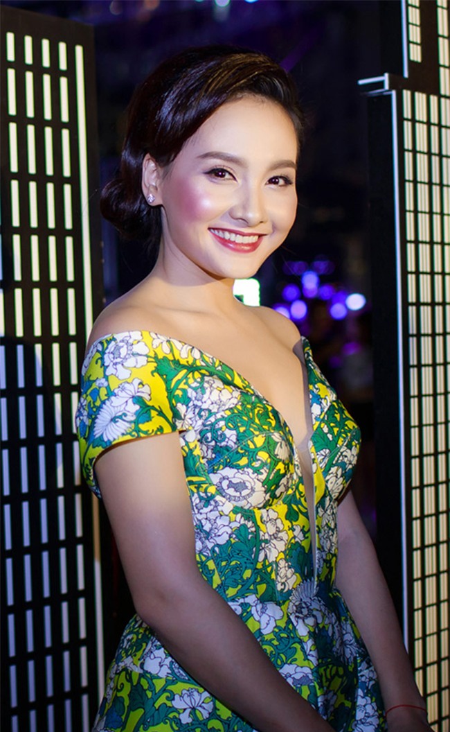 bao thanh mac loi trang diem nang ne vi mat trang co den, ma hong choe - 1