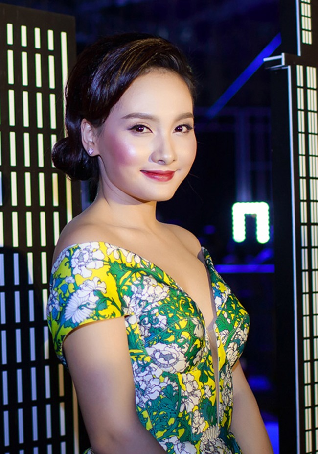 bao thanh mac loi trang diem nang ne vi mat trang co den, ma hong choe - 2