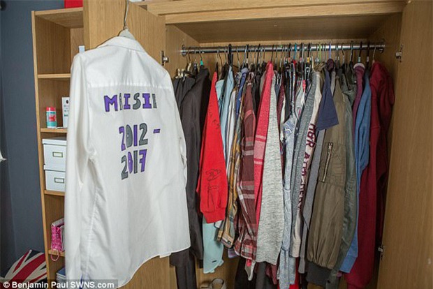 Con gái xinh đẹp, học giỏi tự tử, mẹ đau đớn tìm thấy mảnh giấy có chứa dòng chữ cầu cứu bí ẩn trong phòng - Ảnh 1.