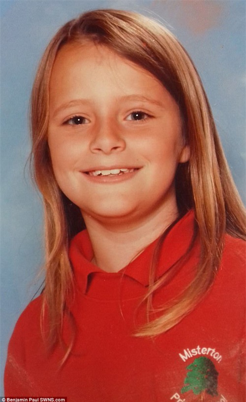 Con gái xinh đẹp, học giỏi tự tử, mẹ đau đớn tìm thấy mảnh giấy có chứa dòng chữ cầu cứu bí ẩn trong phòng - Ảnh 11.