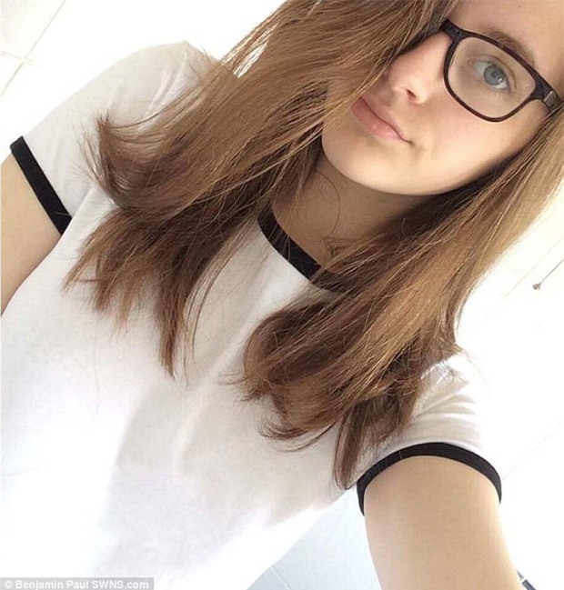 Con gái xinh đẹp, học giỏi tự tử, mẹ đau đớn tìm thấy mảnh giấy có chứa dòng chữ cầu cứu bí ẩn trong phòng - Ảnh 2.