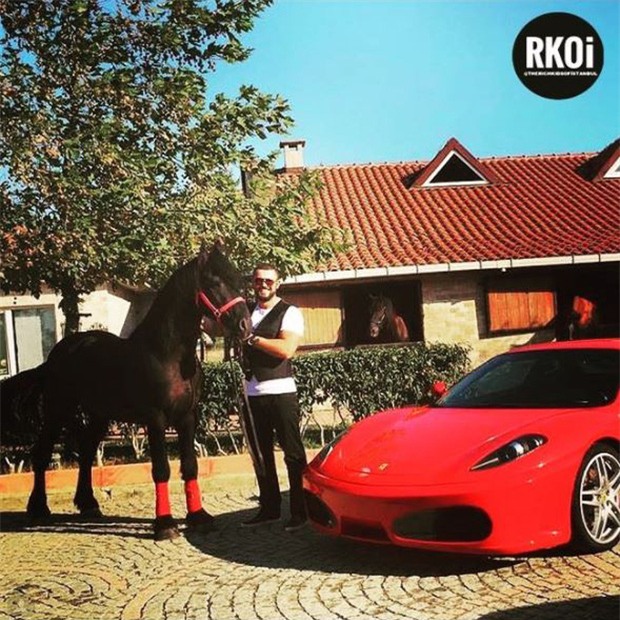 Các tiểu thư, công tử giàu có Thổ Nhĩ Kỳ phô bày cuộc sống giàu có trên Instagram khiến người xem choáng ngợp - Ảnh 7.