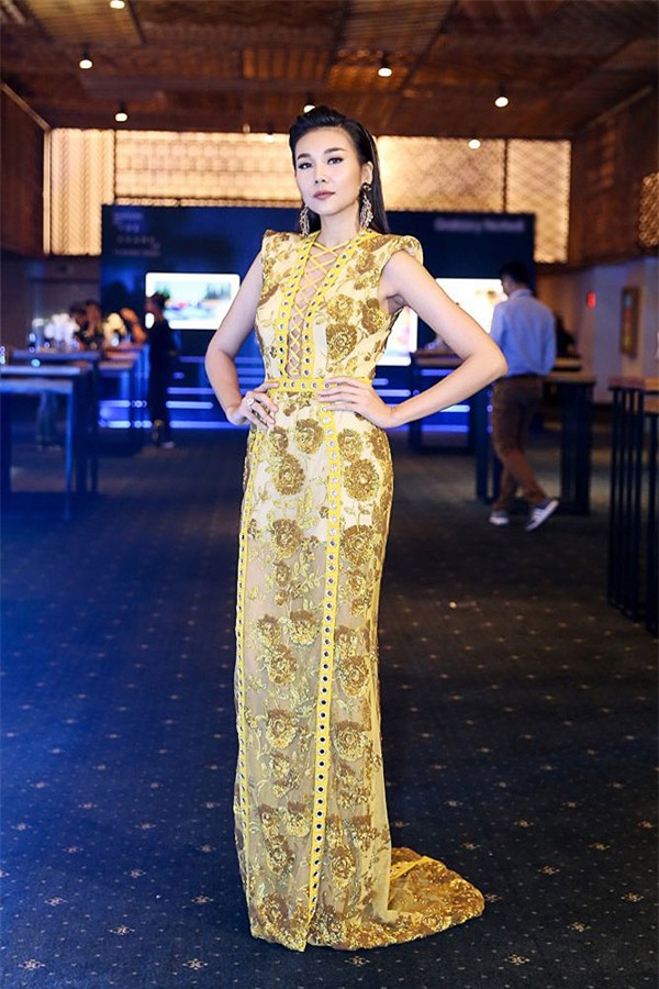 sao mac dep tuan: cu mac kin dao thanh nha, thuy tien lai duoc khen het loi - 6