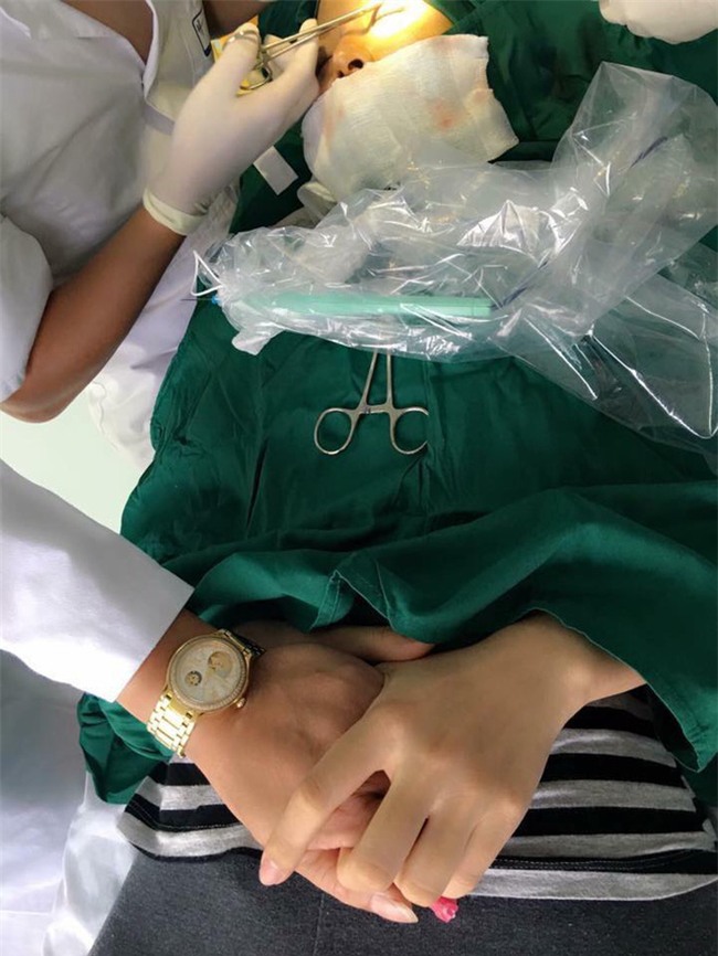 Bị bạn chồng chê xấu, mẹ trẻ Hà Nội chịu đau đớn phẫu thuật thẩm mỹ 9 lần để tự tin sánh vai bên chồng - Ảnh 5.