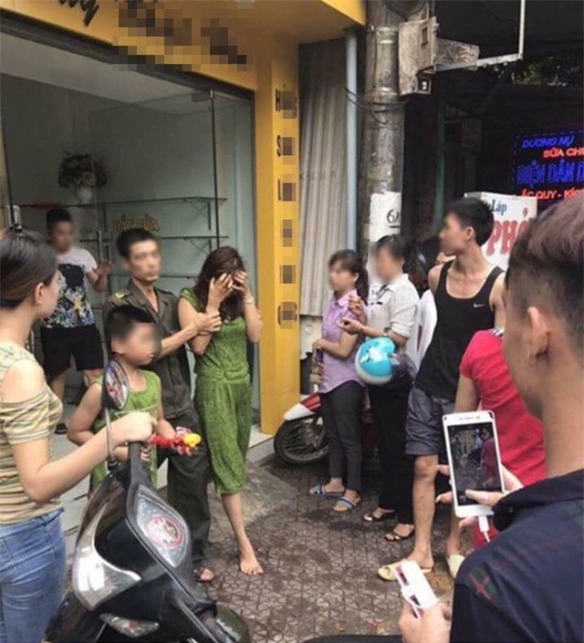 nguoi dan ong malaysia dot tu trong khách sạn vi