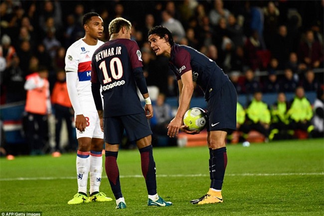 Neymar dinh dam Cavani trong phong thay do? hinh anh 2