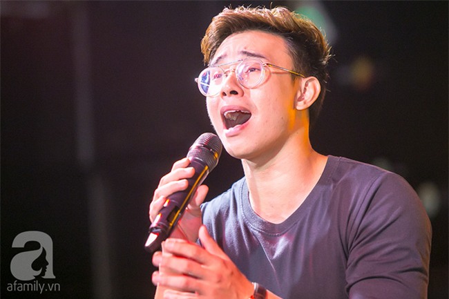 Đông Hùng: Lúc tôi thi Vietnam Idol, hơn phân nửa khán giả bên dưới đều là chủ nợ-7