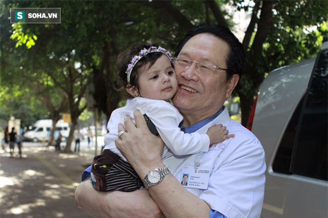 Bác sĩ bị ung thư tự chữa khỏi: Thiếu hiểu biết, nhiều gia đình đã mất cả người lẫn của! - Ảnh 1.