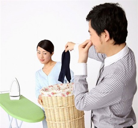 Tôi ngột ngạt vì người chồng bắt ne bắt nẹt (Ảnh minh hoạ IT)