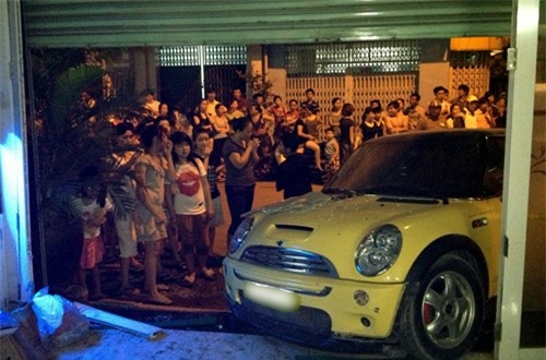 Muôn cách hành xử của sao Việt khi xảy ra va chạm giao thông - Tin sao Viet - Tin tuc sao Viet - Scandal sao Viet - Tin tuc cua Sao - Tin cua Sao