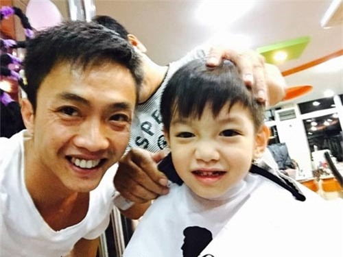 Trên trang cá nhân, ngoài công việc thì hầu hết Cường Đôla đều cập nhật hình ảnh của cậu quý tử. - Tin sao Viet - Tin tuc sao Viet - Scandal sao Viet - Tin tuc cua Sao - Tin cua Sao