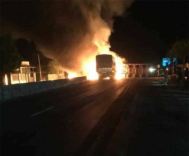 nghi an nua dem chong danh chet vo roi lao vao xe dau keo tu vong tai cho - 1