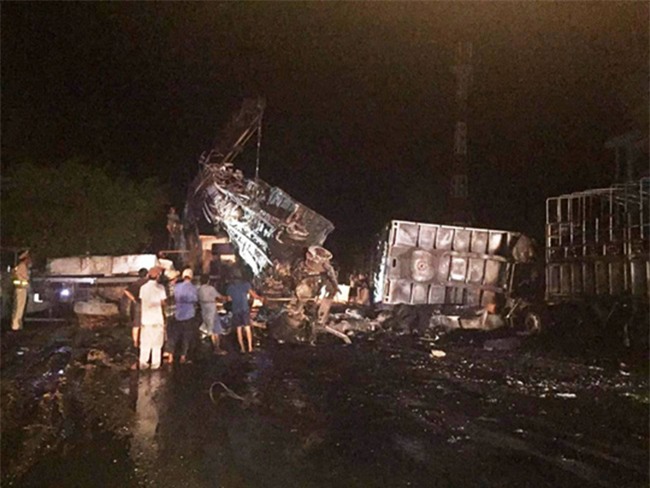 nghi an nua dem chong danh chet vo roi lao vao xe dau keo tu vong tai cho - 2