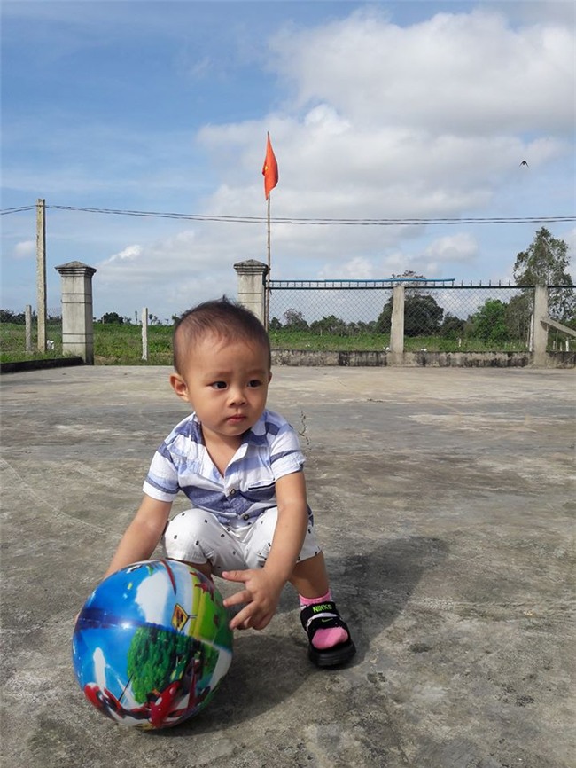 Đã tìm ra danh tính cậu nhóc hút 4 triệu lượt xem với màn nhảy flashmob hăng nhất nhóm-4