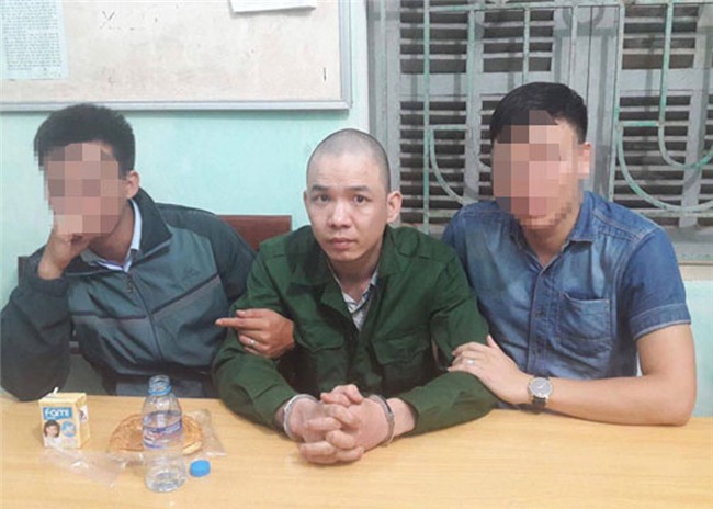 vu tu tu tron trai: "em toi ve chi xin bat com, cha nhe lai khong cho em an" - 2