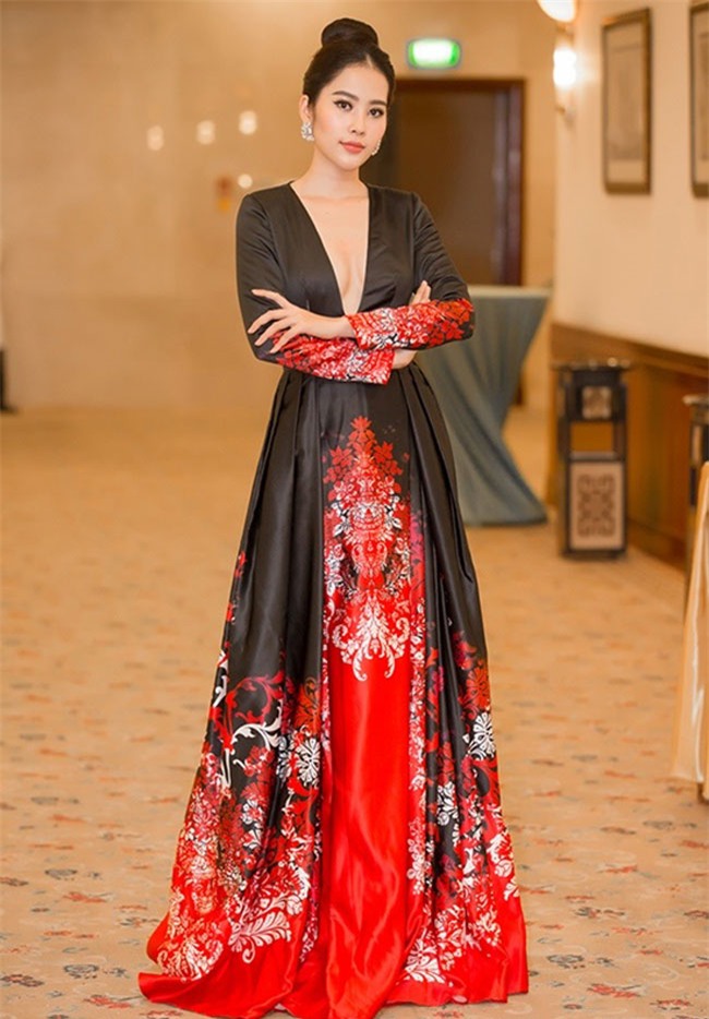 sao viet mac xau: duong cong cua jennifer pham bi "buc tu" dang tiec - 10