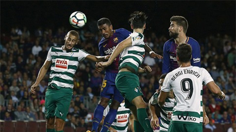 Paulinho khép lại hiệp 1 với bàn thắng từ pha đánh đầu dũng mãnh