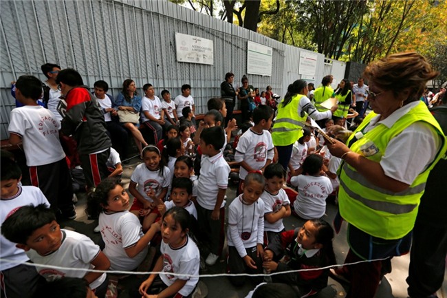 Dong dat kinh hoang o Mexico: 'Nhu the Chua noi gian voi chung toi' hinh anh 9