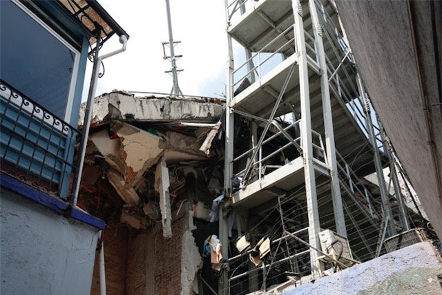 Dong dat kinh hoang o Mexico: 'Nhu the Chua noi gian voi chung toi' hinh anh 12