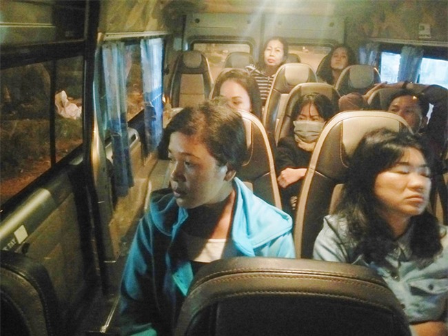 Vụ bé gái 13 tuổi tự tử nghi do hàng xóm xâm hại: Khởi tố bị can, bắt tạm giam nghi phạm - Ảnh 6.