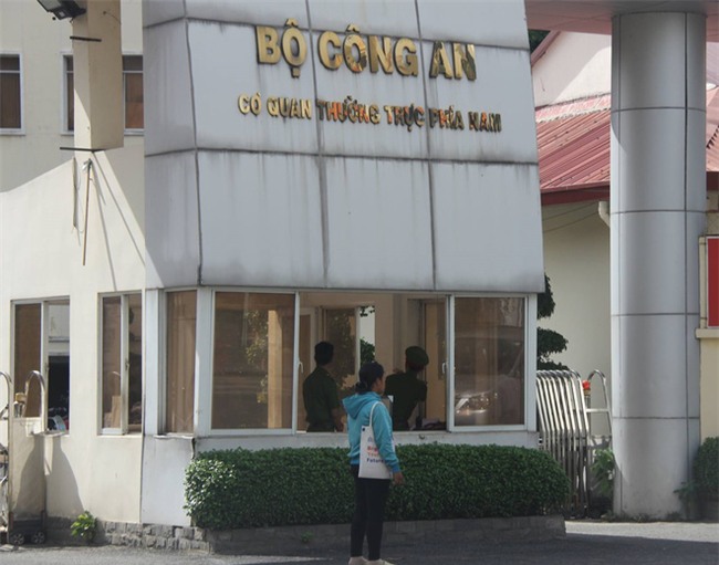 Vụ bé gái 13 tuổi tự tử nghi do hàng xóm xâm hại: Khởi tố bị can, bắt tạm giam nghi phạm - Ảnh 7.